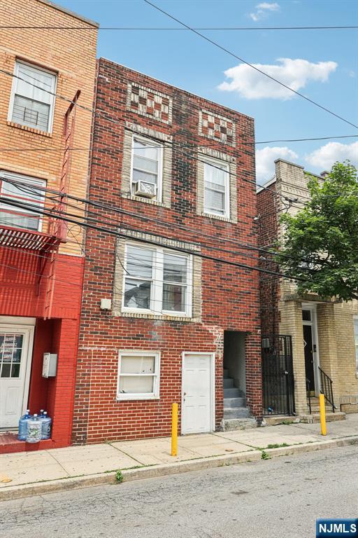 Homes for sale in Union City, NJ | 534 Lincoln St, Union City, NJ 07087 | MLS# 25020716