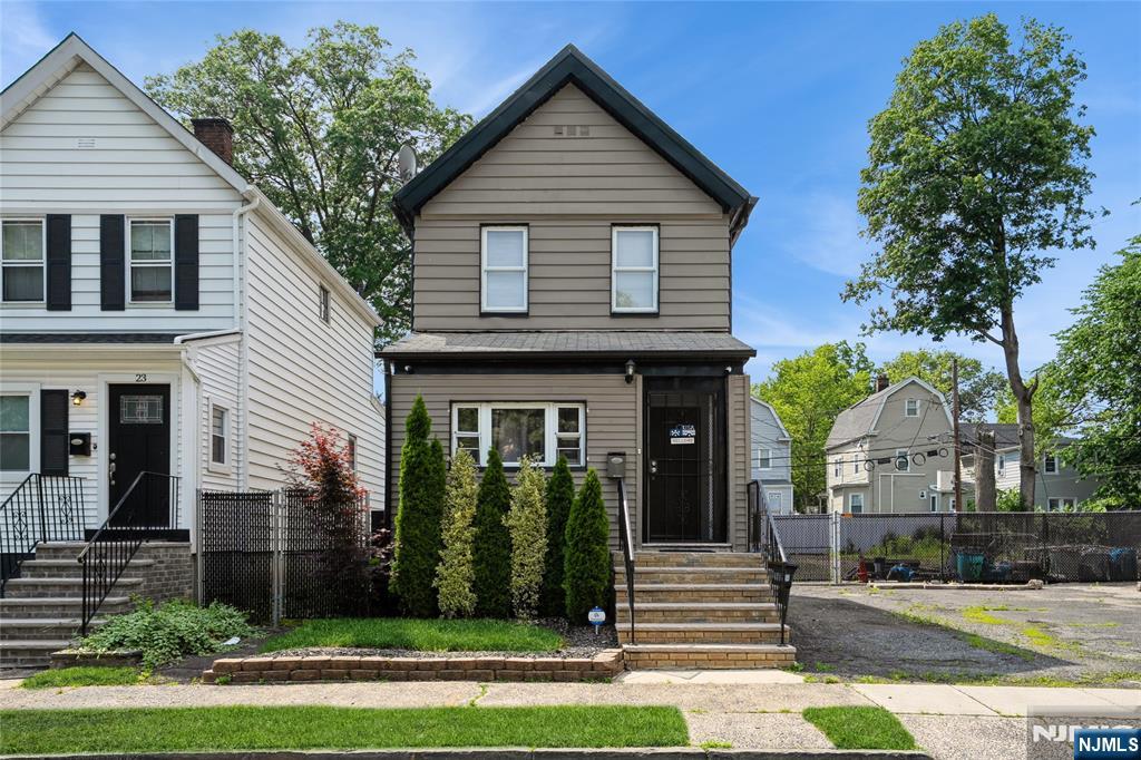 $350,000 Colonial
