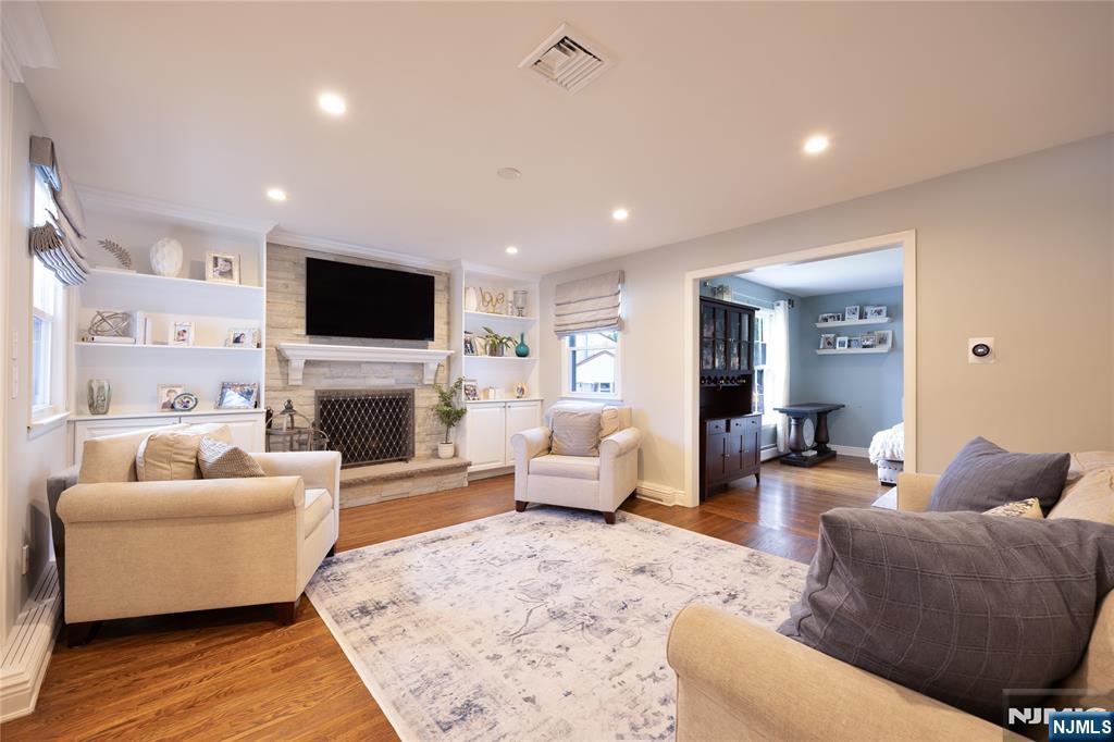 Homes for sale in Montville Township, NJ | 18 Marguerite Ln, Montville Township, NJ 07082 | MLS# 25021017