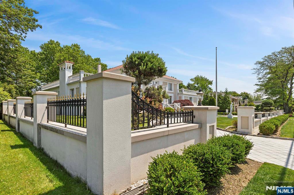 Homes for sale in Englewood Cliffs, NJ | 14 Jane Dr, Englewood Cliffs, NJ 07632 | MLS# 25021019