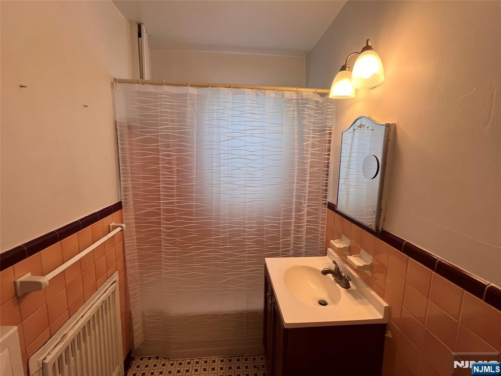 Homes for sale in Teaneck, NJ | 735 Elm Ave #2C, Teaneck, NJ 07666 | MLS# 25021024