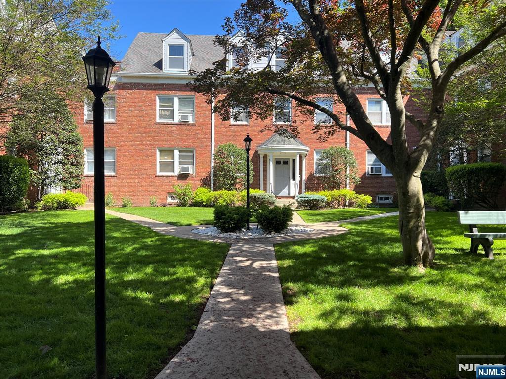 Homes for sale in Teaneck, NJ | 735 Elm Ave #2C, Teaneck, NJ 07666 | MLS# 25021024