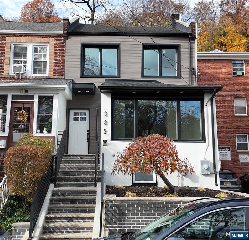$1,099,000 Colonial