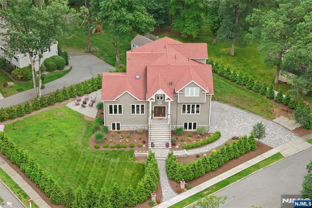 $1,370,000 Colonial