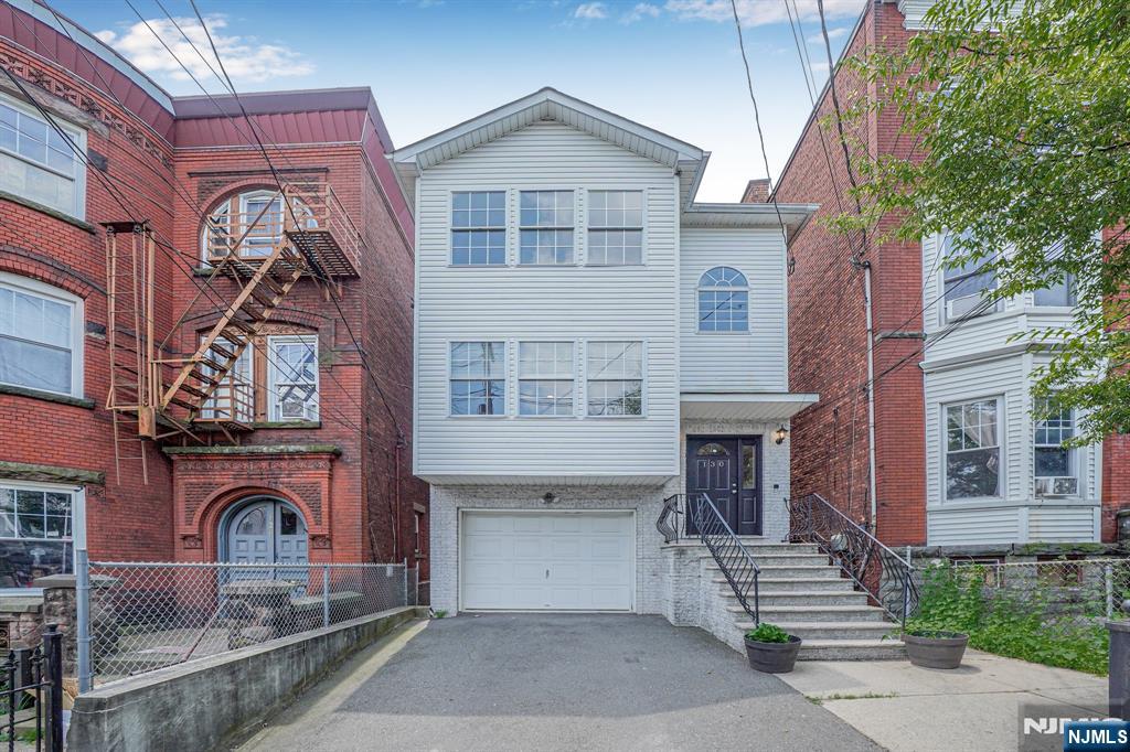 $725,000 Contemporary