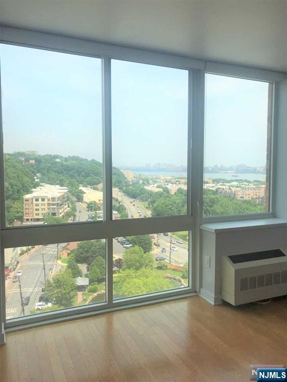 Homes for sale in Edgewater, NJ | 1611 Hudson Park #1611, Edgewater, NJ 07020 | MLS# 25021149