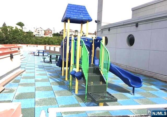 Homes for sale in Edgewater, NJ | 1611 Hudson Park #1611, Edgewater, NJ 07020 | MLS# 25021149