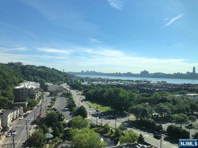 Homes for sale in Edgewater, NJ | 1611 Hudson Park #1611, Edgewater, NJ 07020 | MLS# 25021149