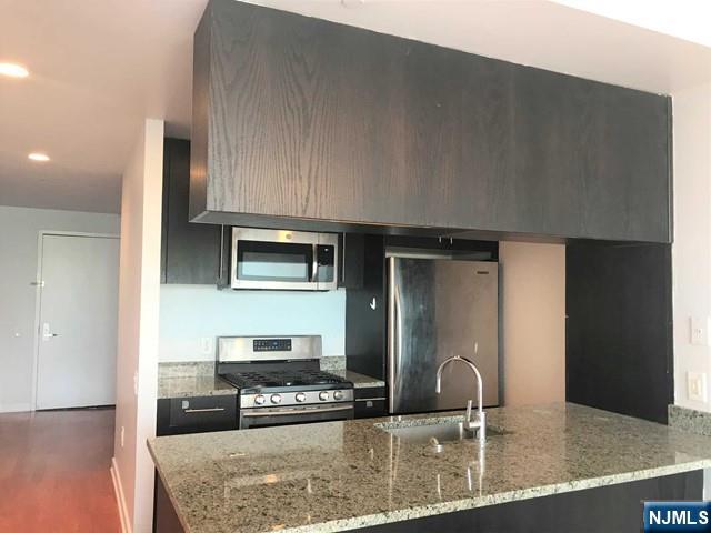 Homes for sale in Edgewater, NJ | 1611 Hudson Park #1611, Edgewater, NJ 07020 | MLS# 25021149