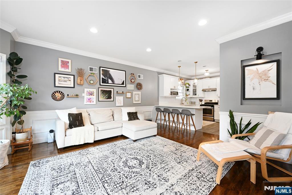 $999,000 Condo
