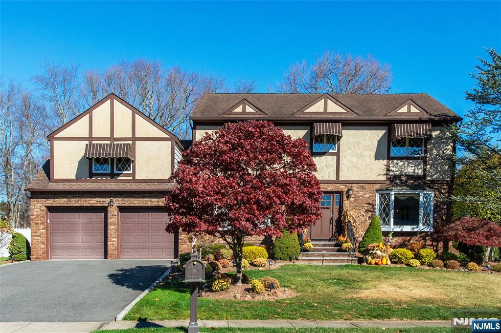 $1,075,000 Colonial