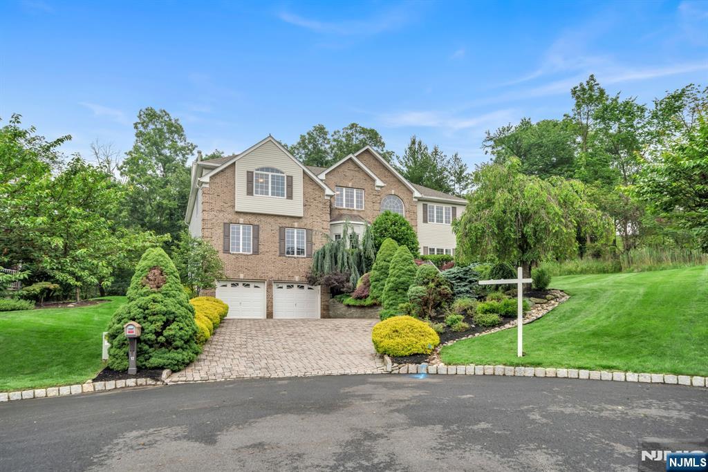 $1,299,900 Colonial