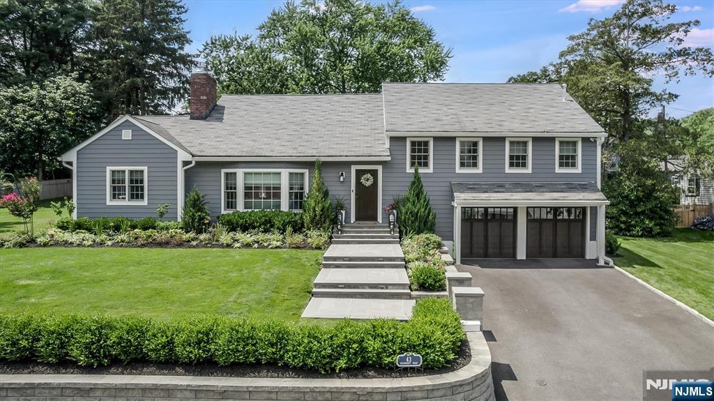 $1,850,000 Contemporary