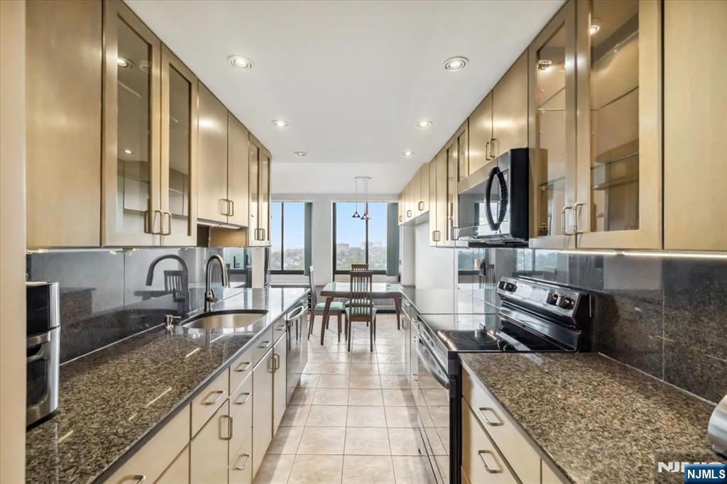 Homes for sale in Cliffside Park, NJ | 300 Winston #1822, Cliffside Park, NJ 07010 | MLS# 25021679