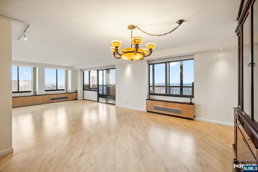 Homes for sale in Cliffside Park, NJ | 300 Winston #1822, Cliffside Park, NJ 07010 | MLS# 25021679