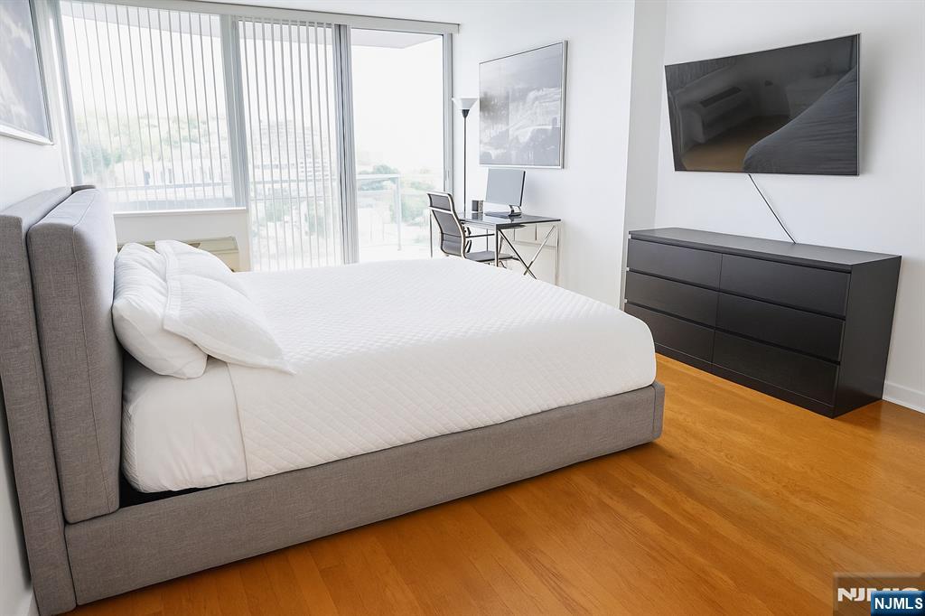 Homes for sale in Edgewater, NJ | 917 Hudson Park, Edgewater, NJ 07020 | MLS# 25021681