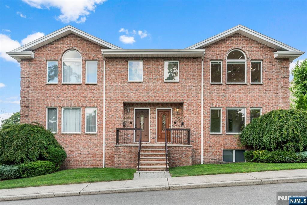 $998,000 Townhouse