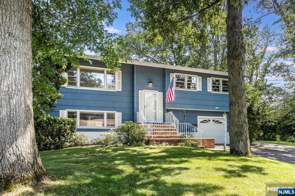 $699,000 Bi-Level