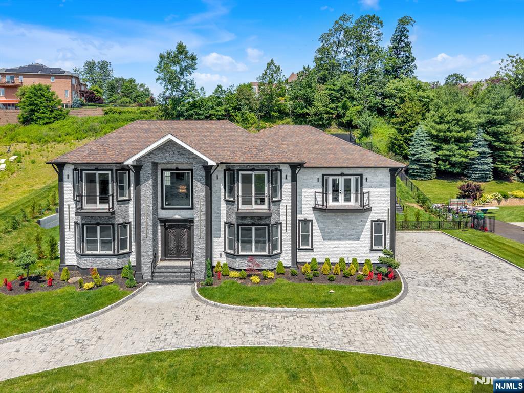 $2,350,000 Contemporary