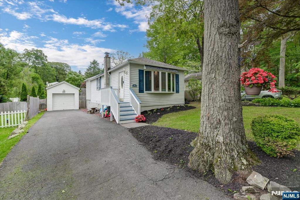 Homes for sale in West Milford, NJ | 4 Rumson Ct, West Milford, NJ 07421 | MLS# 25021903