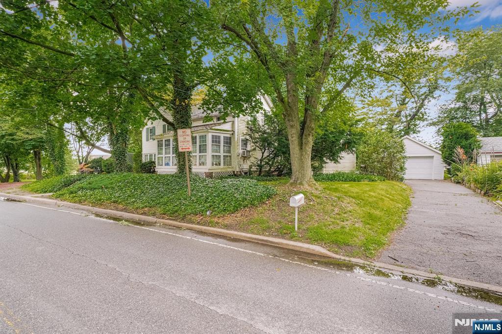 Homes for sale in Fairfield, NJ | 53 Fairfield Rd, Fairfield, NJ 07004 | MLS# 25021964