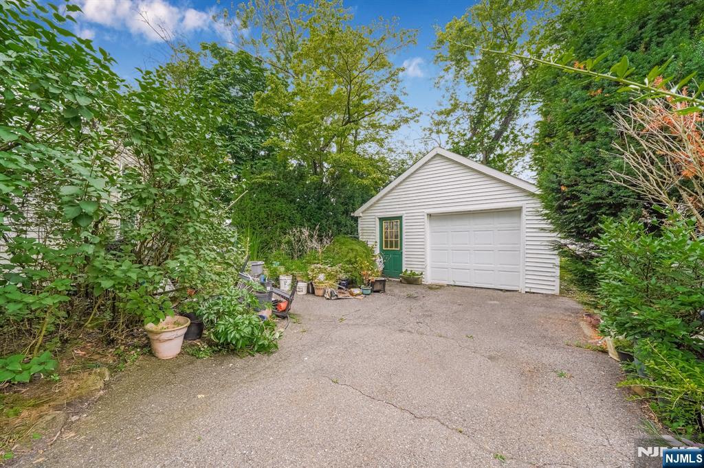 Homes for sale in Fairfield, NJ | 53 Fairfield Rd, Fairfield, NJ 07004 | MLS# 25021964