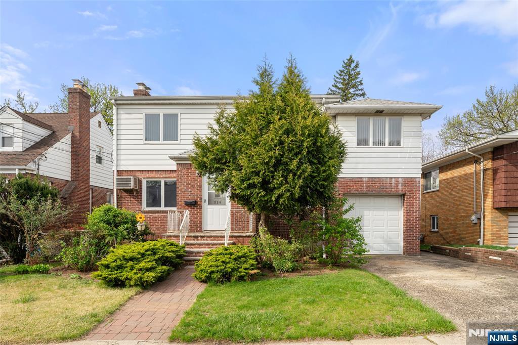 $999,000 Colonial