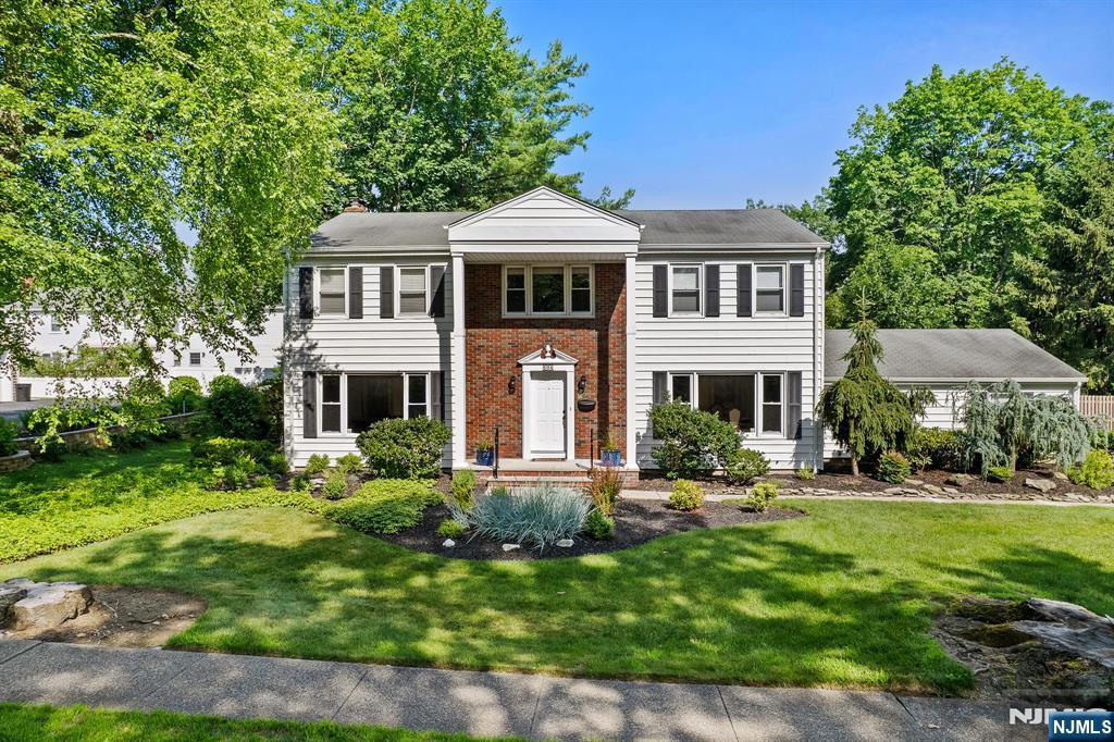 $1,300,000 Colonial
