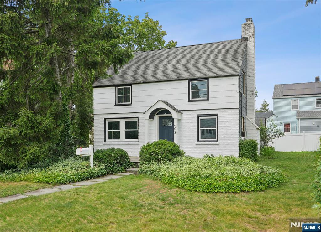 $669,000 Colonial