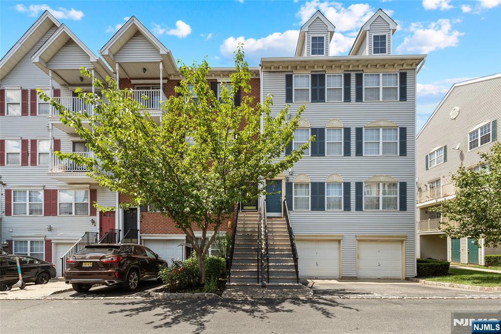 $389,500 Condo