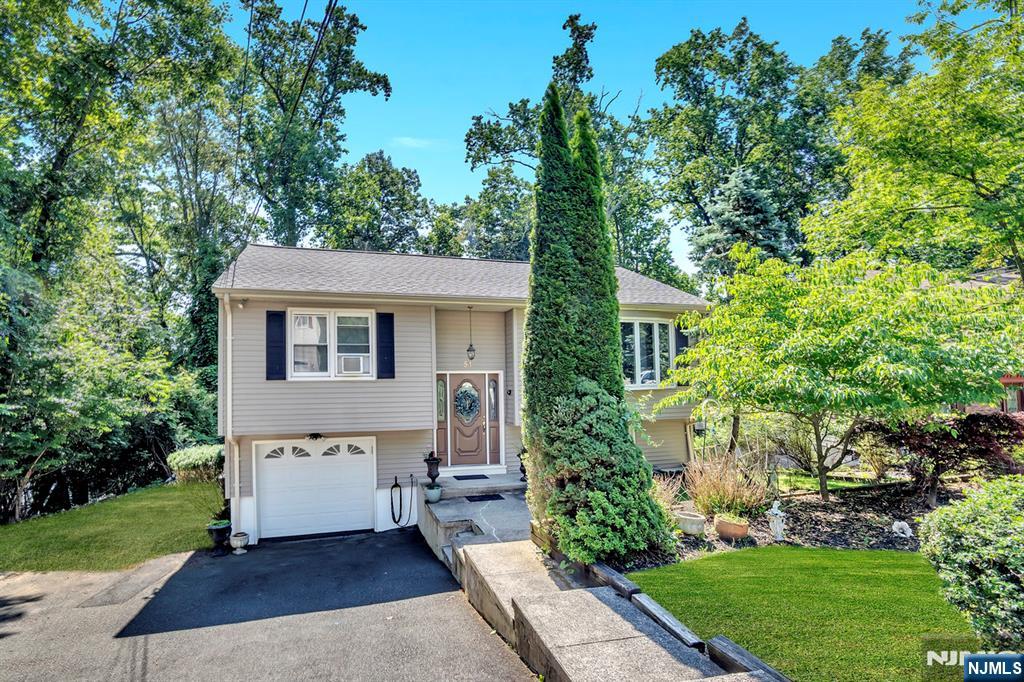 Homes for sale in Rockaway Township, NJ | 51 Mountain Ave, Rockaway Township, NJ 07866 | MLS# 25022361