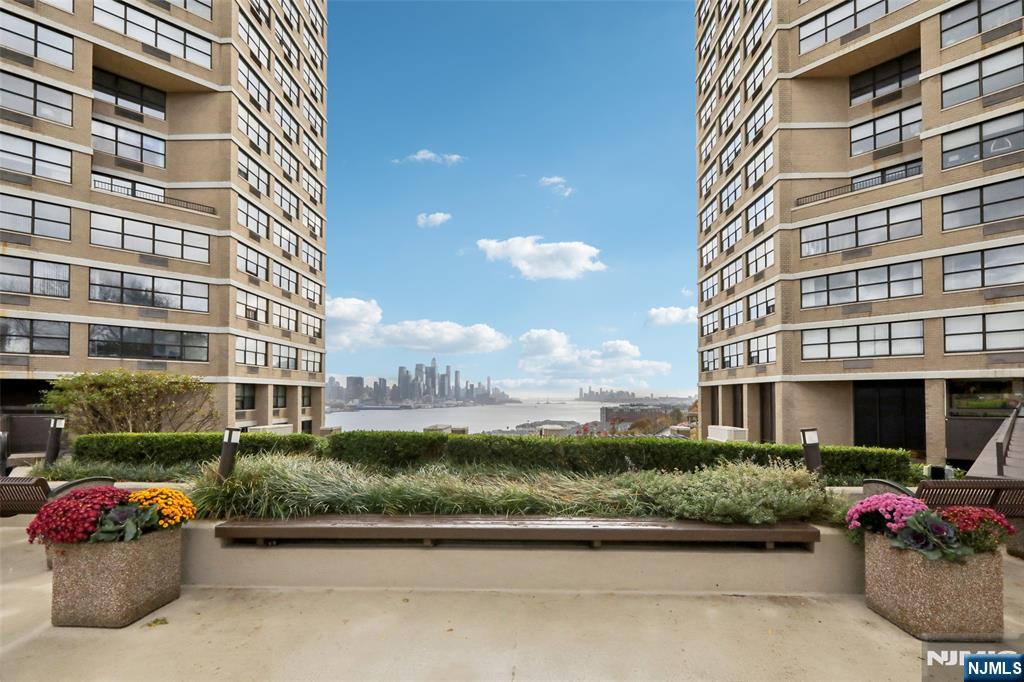 $499,000 Condo