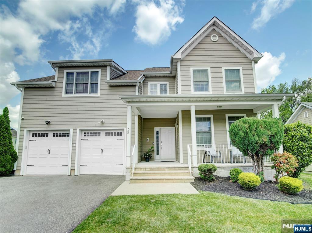 $729,000 Colonial