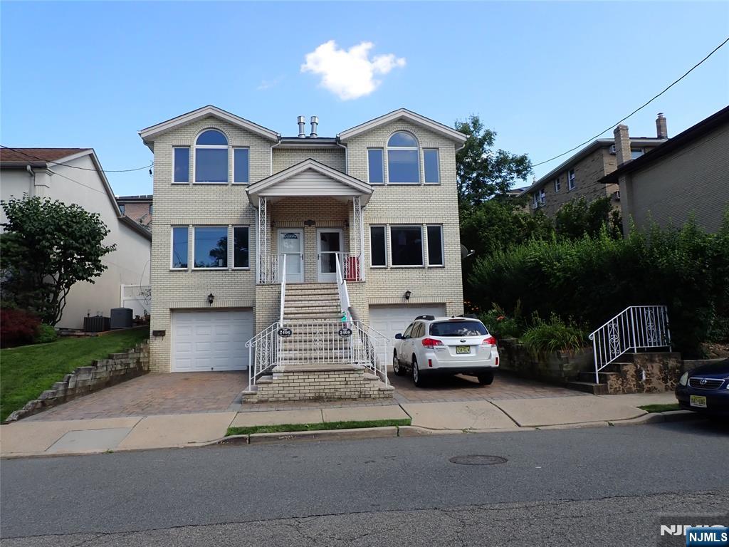$785,000 Townhouse