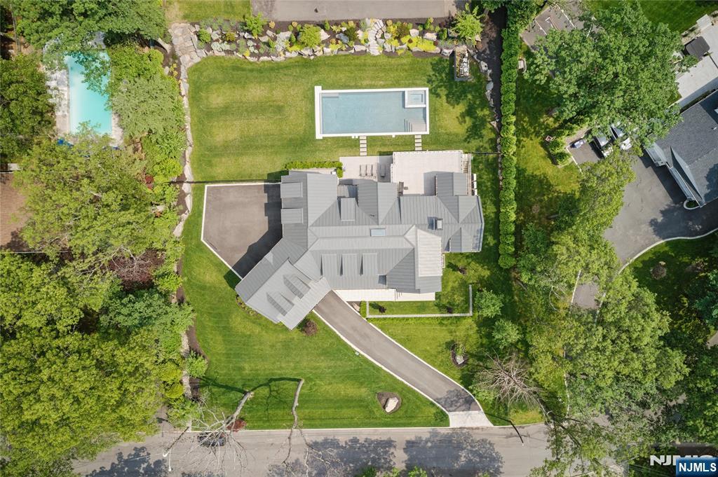 $7,360,000 Contemporary