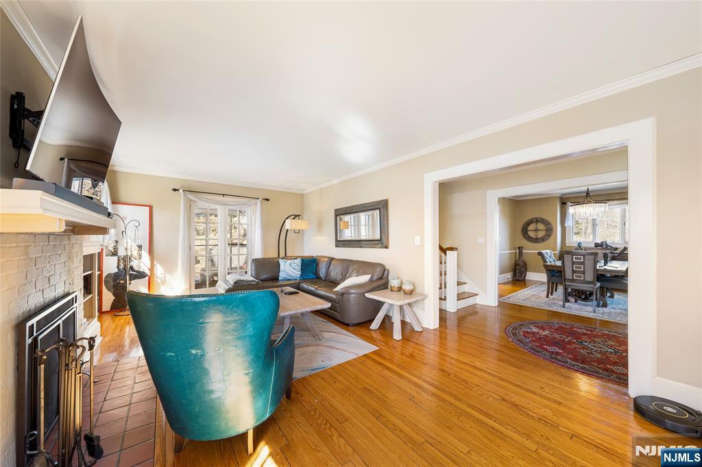 $850,000 Colonial