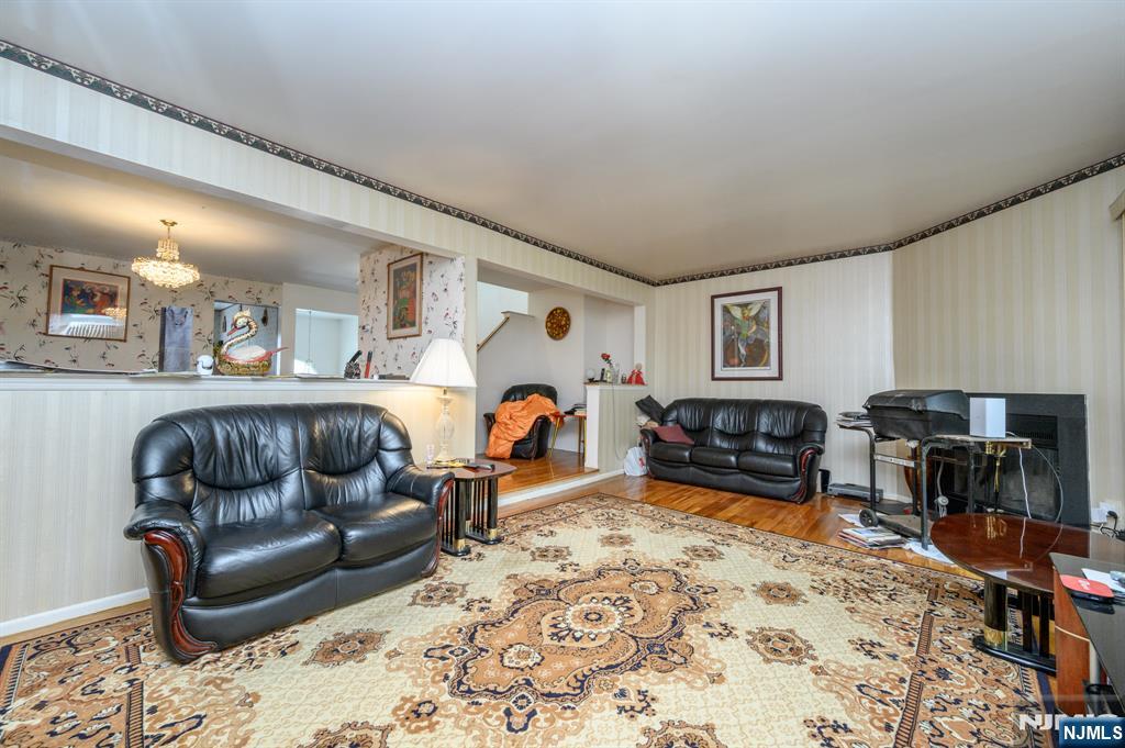 Homes for sale in Verona, NJ | 17 Louisburg Sq, Verona, NJ 07044 | MLS# 25022547