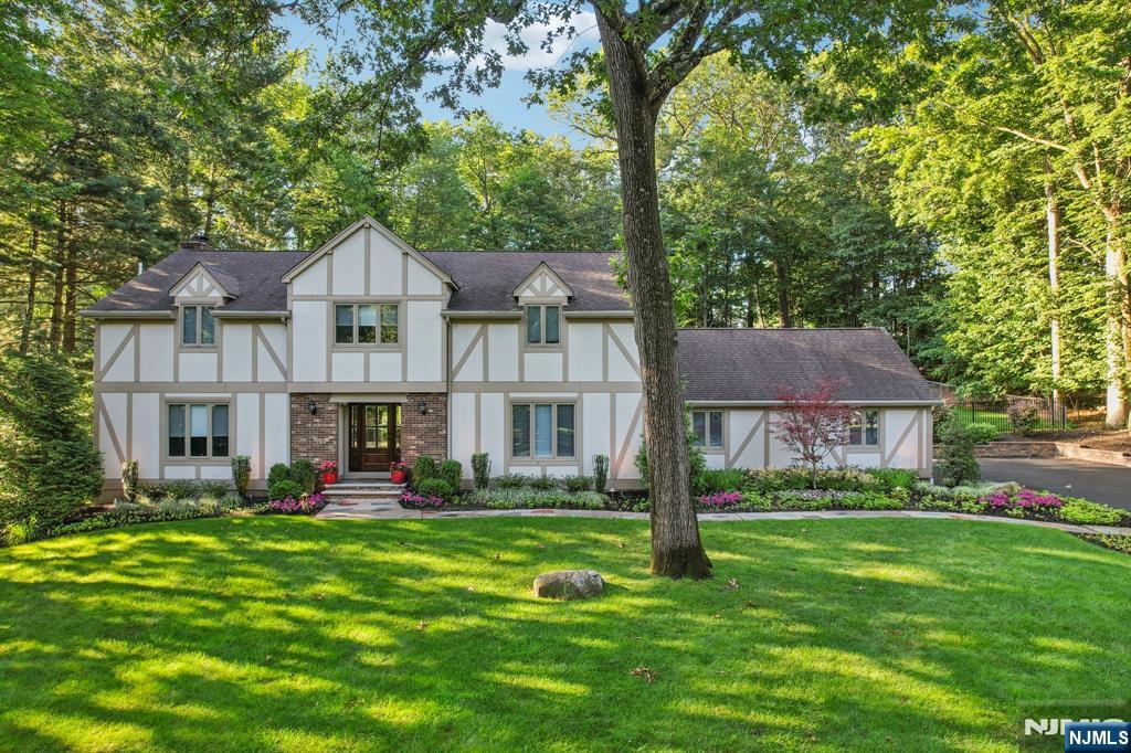 $1,150,000 Colonial