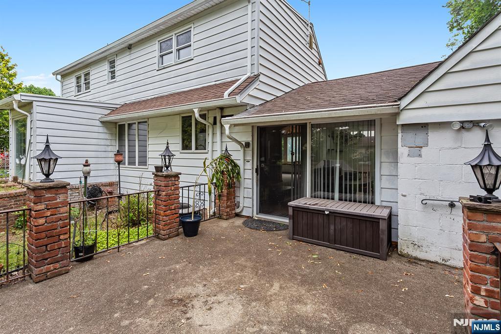 Homes for sale in Cresskill, NJ | 7 Burton Pl, Cresskill, NJ 07626 | MLS# 25022619