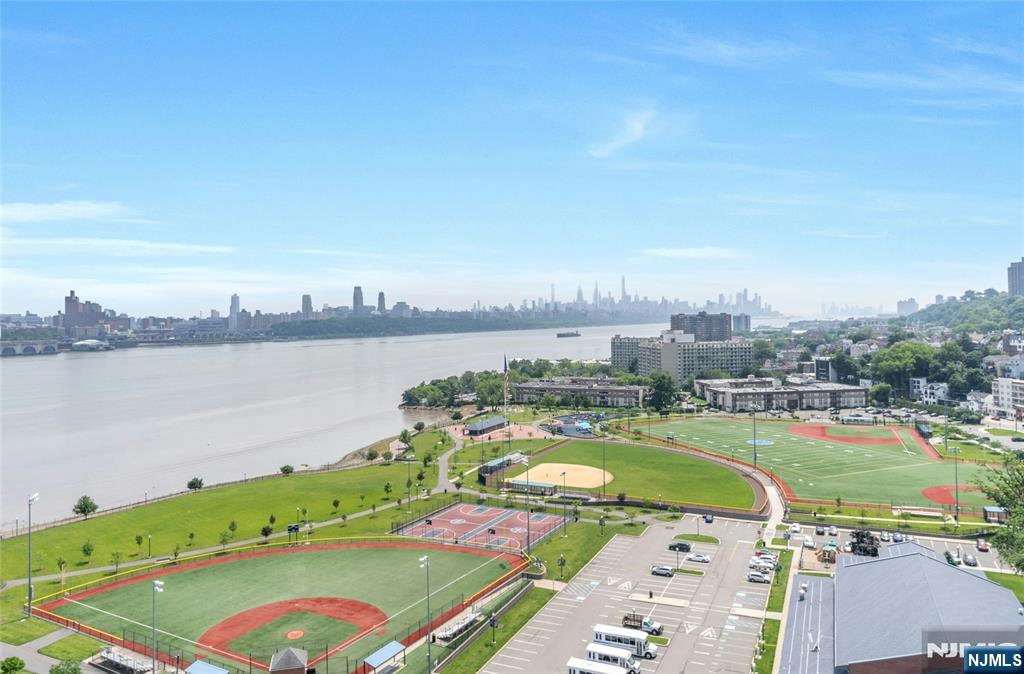 $499,999 Condo