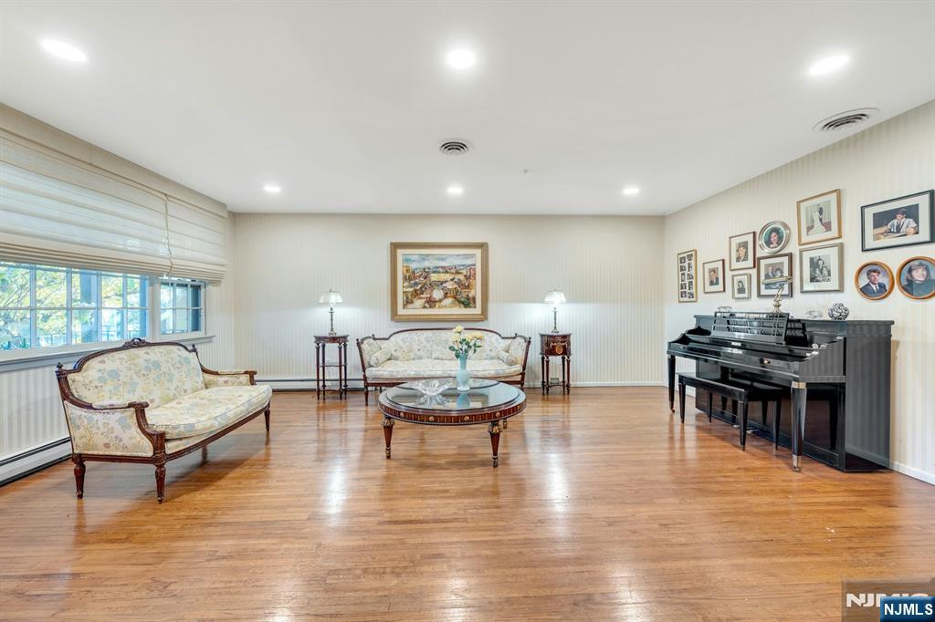 Homes for sale in Fair Lawn, NJ | 8-04 Susan Pl, Fair Lawn, NJ 07410 | MLS# 25022730