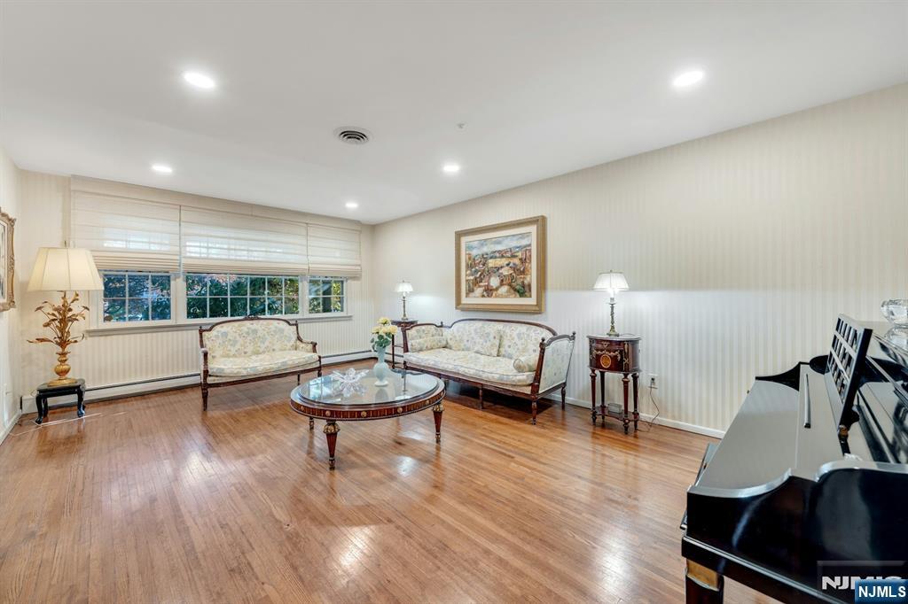 Homes for sale in Fair Lawn, NJ | 8-04 Susan Pl, Fair Lawn, NJ 07410 | MLS# 25022730