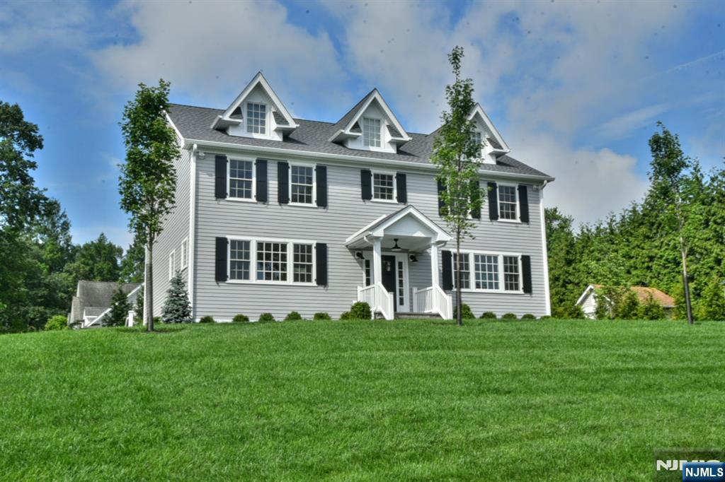 $1,400,000 Colonial
