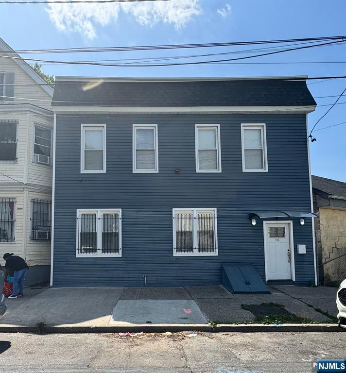$475,000 Colonial