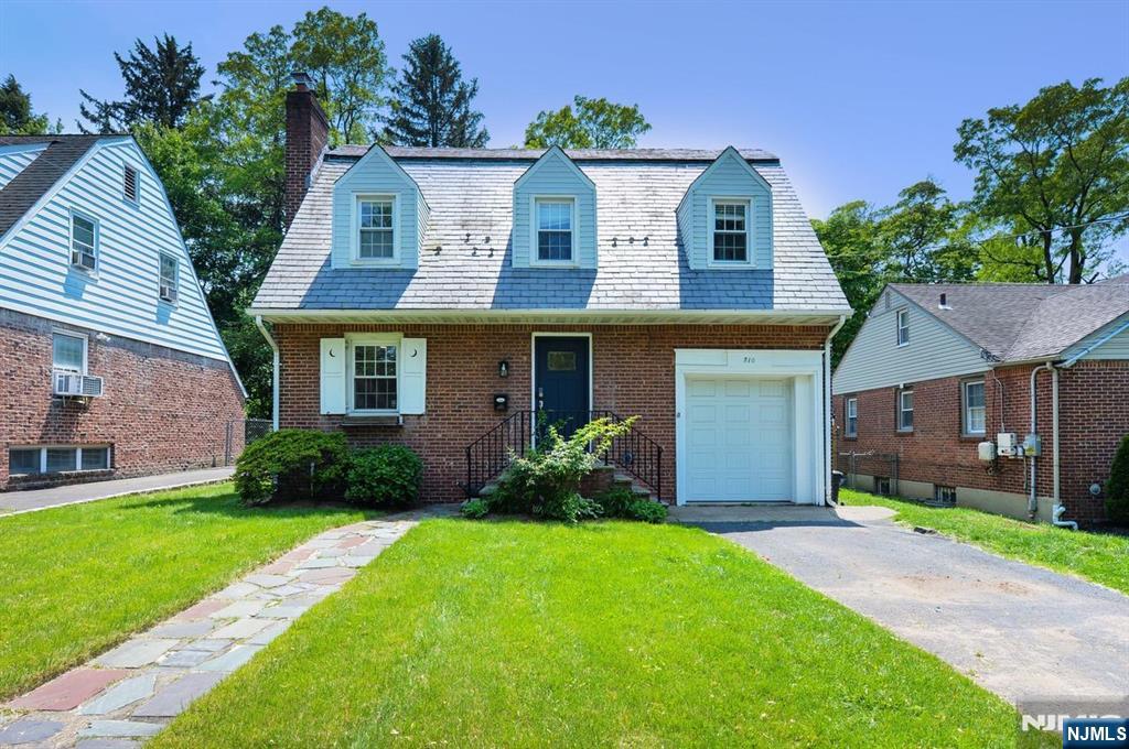 $679,000 Colonial