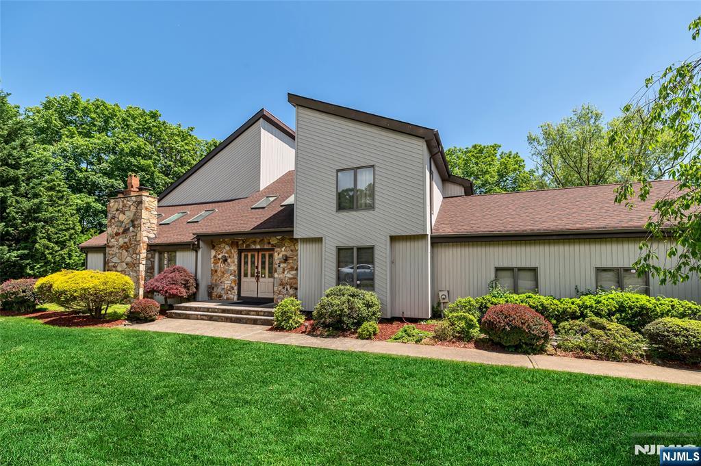 $1,199,000 Colonial