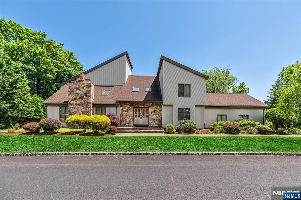 Homes for sale in Totowa, NJ | 81 Columbus Ave, Totowa, NJ 07512 | MLS# 25022913