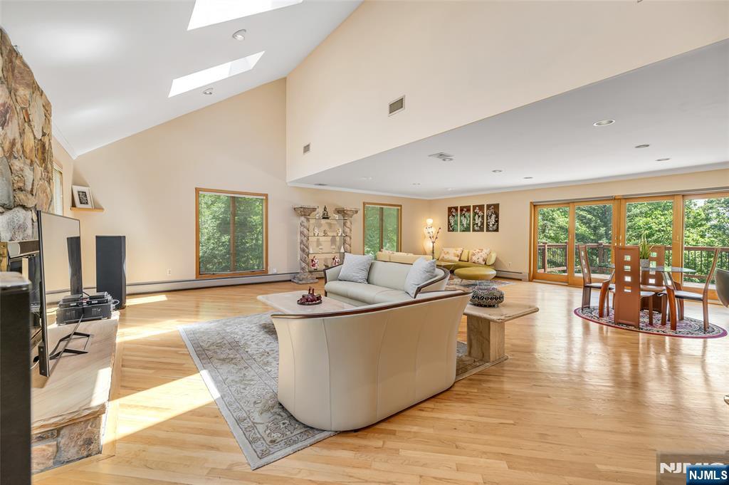 Homes for sale in Totowa, NJ | 81 Columbus Ave, Totowa, NJ 07512 | MLS# 25022913