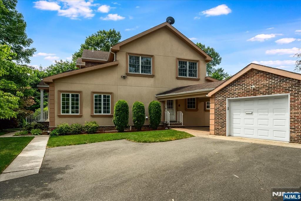 $1,150,000 Colonial