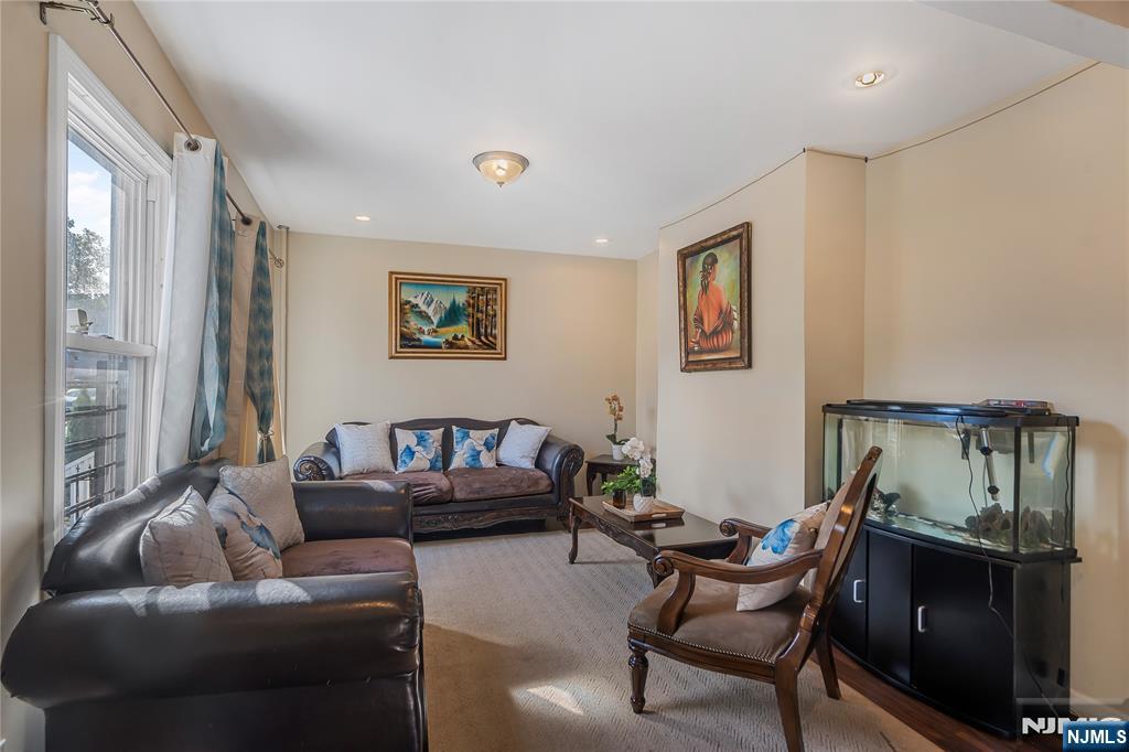 $399,999 Colonial